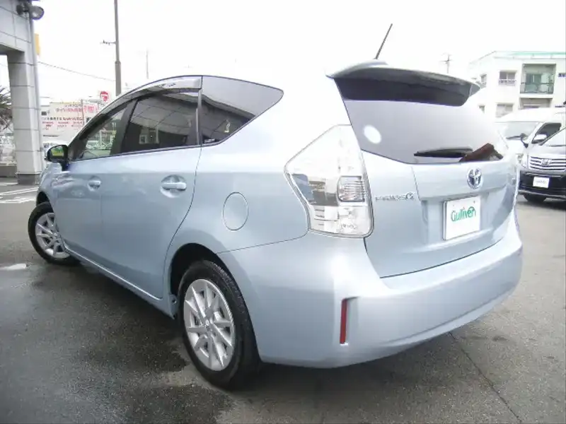 10084091 | カタログ画像：プリウスα（PRIUS ALPHA） Ｓ 2013年8月 DAA-ZVW41W 1800cc クリアーストリームメタリック バック