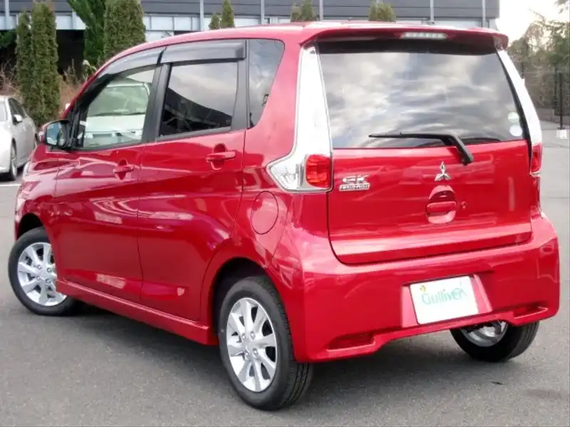 カタログ画像：ｅＫカスタム（EK CUSTOM） Ｇ 2014年6月 DBA-B11W 660cc レッドメタリック 燃費22.6km / l バック