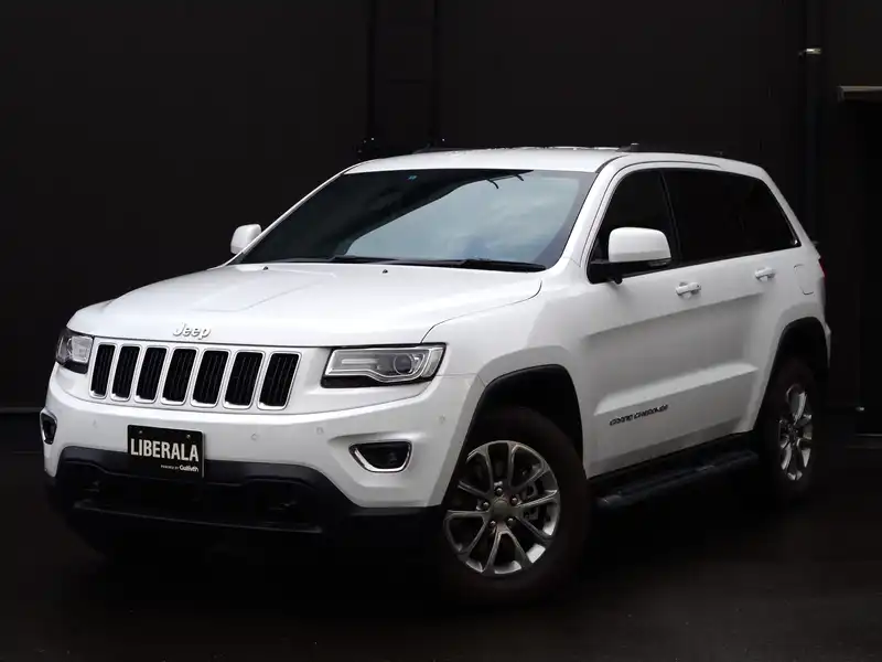 カタログ画像：ジープ・グランドチェロキー（JEEP GRAND CHEROKEE） ラレード 2015年3月 ABA-WK36T 3600cc ブライトホワイトクリアコート 燃費8.6km / l 外装