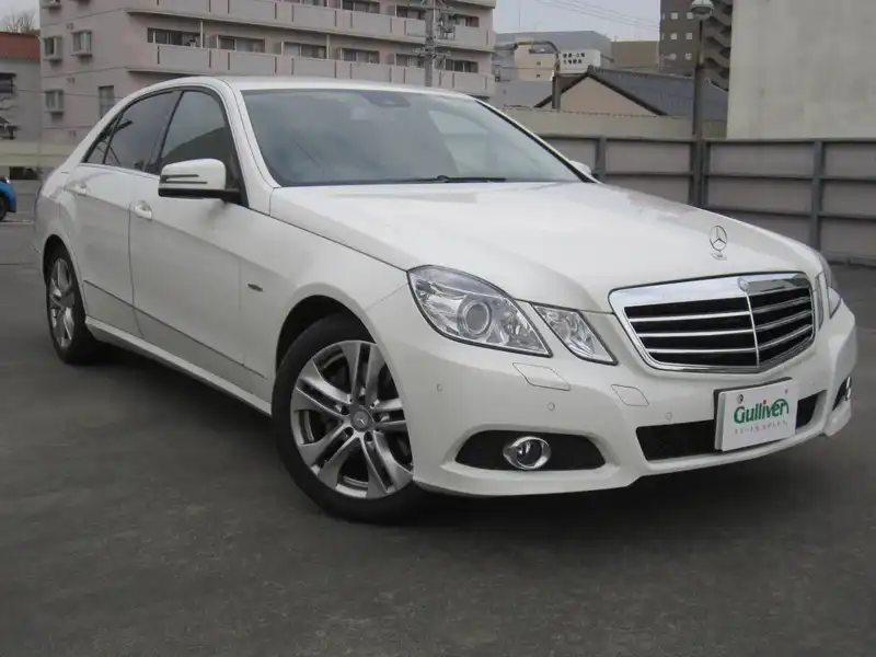 カタログ画像：Ｅクラス（E-CLASS） Ｅ３５０ ブルーテック アバンギャルド 2010年2月 LDA-212024C 3000cc カルサイトホワイト（Ｓ） 燃費12.4km / l メイン