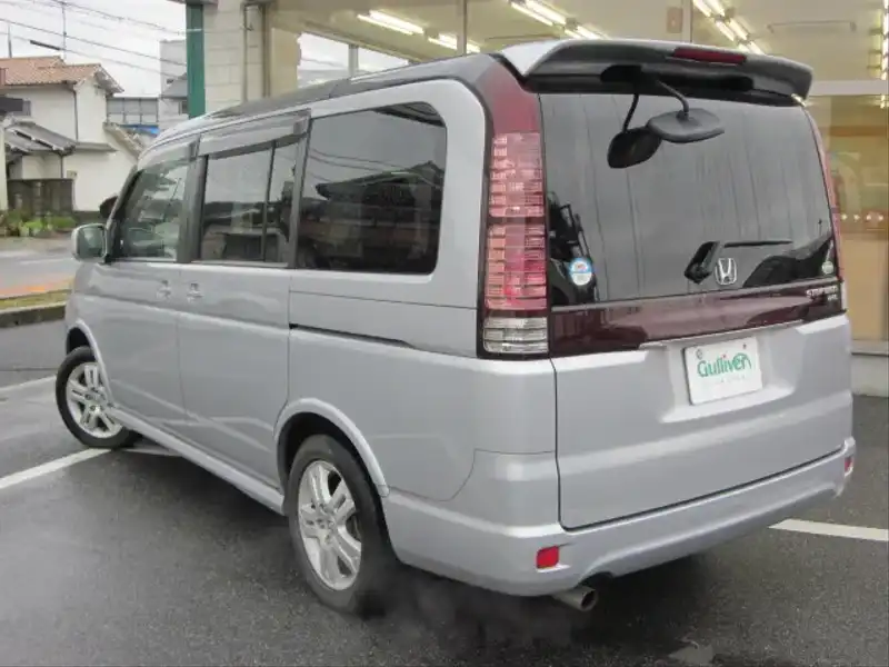 カタログ画像：ステップワゴン（STEPWAGON） ２４Ｌ 2004年1月 CBA-RF7 2400cc サテンシルバー・メタリック 燃費11.2km / l  外装