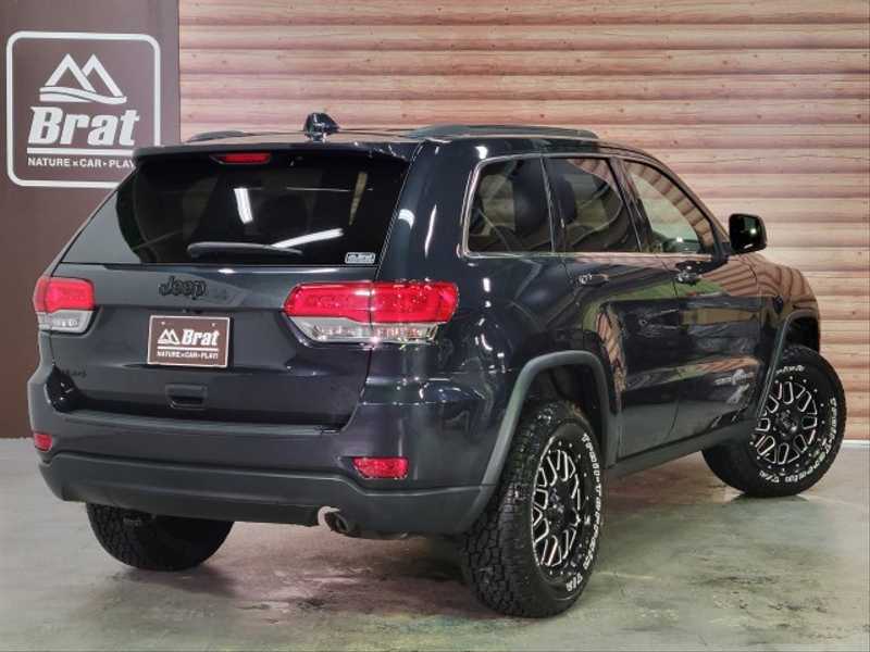 10087267 | カタログ画像：ジープ・グランドチェロキー（JEEP GRAND CHEROKEE） ＳＲＴ８ 2014年3月 WK57A 6400cc ブリリアントブラッククリスタルパールコート バック