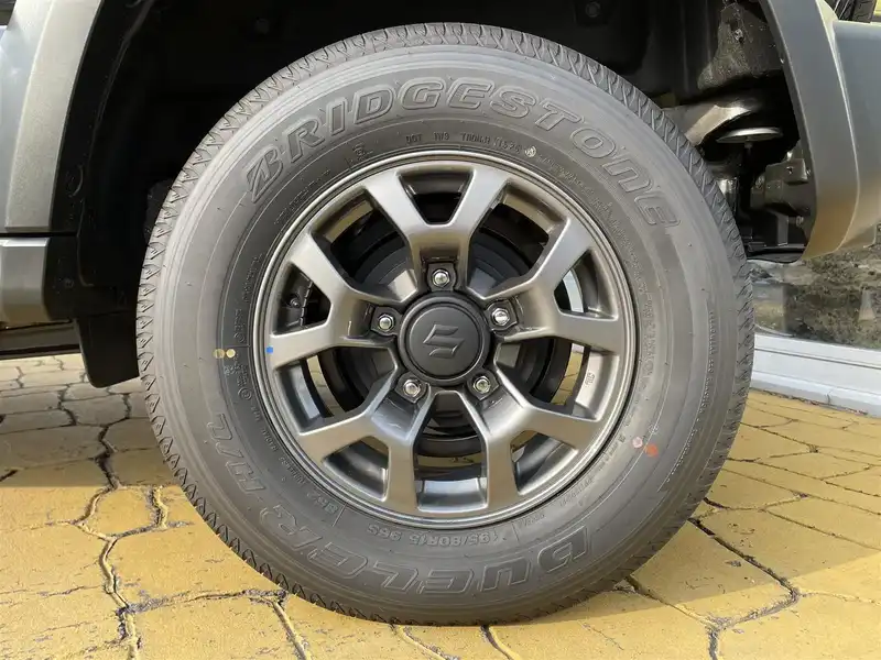 カタログ画像：ジムニーノマド（JIMNY NOMADE） ＦＣ 2025年4月 3BA-JC74W 1500cc ブルーイッシュブラックパール4 燃費13.6km / l タイヤ