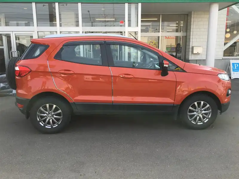 カタログ画像：エコスポーツ（ECOSPORT） タイタニアム 2014年5月 ABA-MAJUEJ 1500cc マーズレッドＭｅ 燃費14.5km / l バック