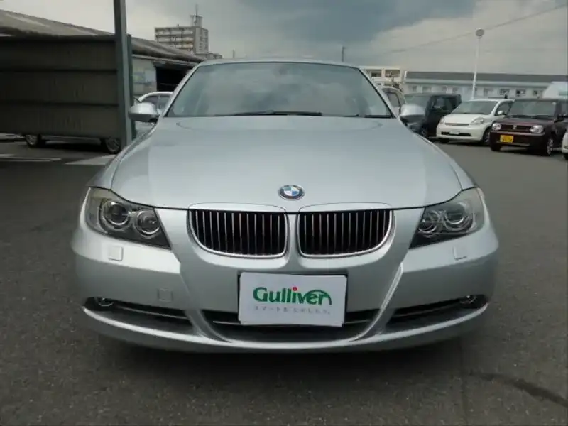 カタログ画像：３シリーズ（3 SERIES） ３３０ｉ 2006年9月 ABA-VB30 3000cc チタン・シルバー（メタリック・カラー）orアークティック（メタリック・カラー） 燃費9.3km / l  フロント