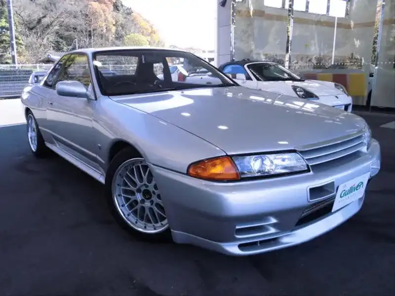 カタログ画像：スカイライン（SKYLINE） ＧＴ－Ｒ Ｖスペック 1993年8月 E-BNR32 2600cc スパークシルバーメタリック（スーパーファインコーティング） 燃費8.2km / l  メイン