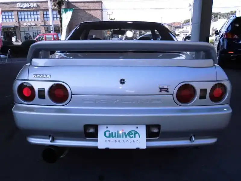 カタログ画像：スカイライン（SKYLINE） ＧＴ－Ｒ Ｖスペック 1993年8月 E-BNR32 2600cc スパークシルバーメタリック（スーパーファインコーティング） 燃費8.2km / l  バック