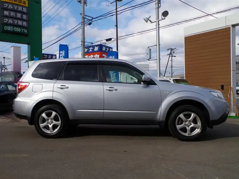 カタログ画像：フォレスター（FORESTER） ２．０Ｘ Ｓスタイル 2011年10月 DBA-SHJ 2000cc アイスシルバー・メタリック 燃費15.0km / l  外装