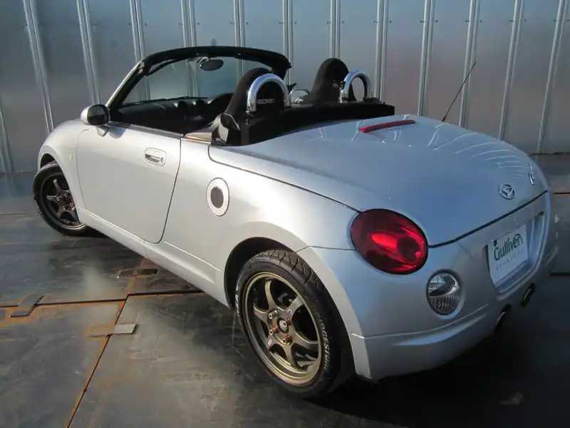 カタログ画像：コペン（COPEN） ２ｎｄアニバーサリーエディション 2004年6月 ABA-L880K 660cc ＤＣ・ブライトシルバーメタリック 燃費15.2km / l  バック