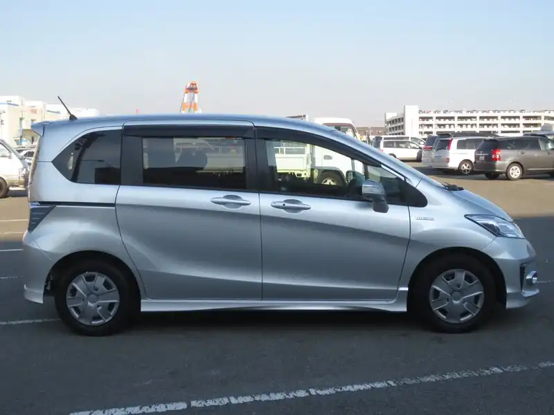 カタログ画像：フリードハイブリッド（FREED HYBRID） ハイブリッド 2012年4月 DAA-GP3 1500cc スーパープラチナ・メタリック 燃費21.6km / l 外装