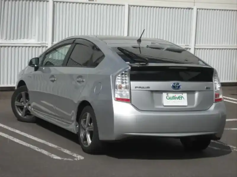 カタログ画像：プリウス（PRIUS） Ｇ 2009年5月 DAA-ZVW30 1800cc シルバーメタリックorアイスバーグシルバーマイカメタリック 燃費30.4km / l バック