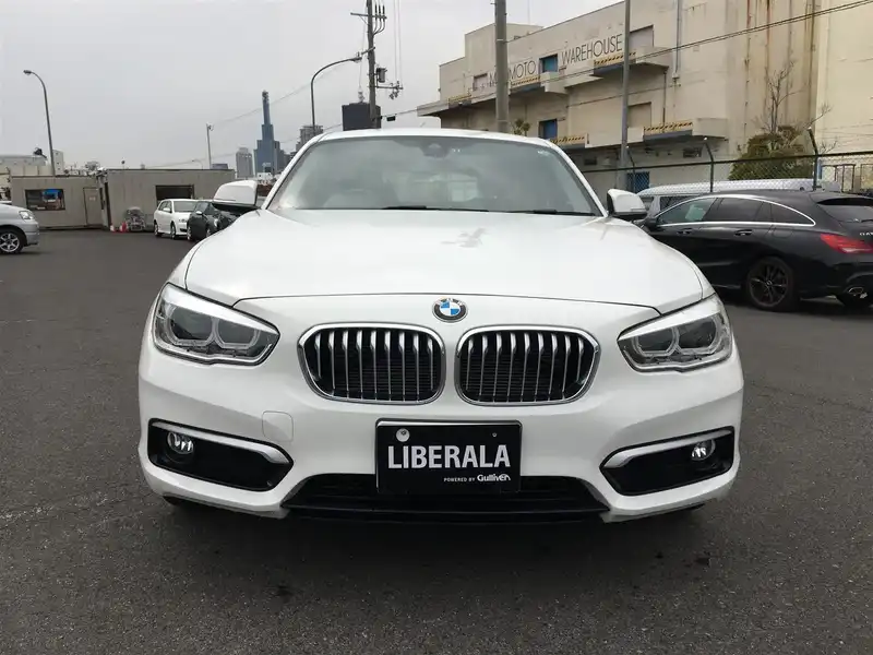 カタログ画像：１シリーズ（1 SERIES） １１８ｉ スタイル 2015年5月 DBA-1A16 1600cc アルピン・ホワイトⅢ（ソリッド・カラー） 燃費16.6km / l フロント