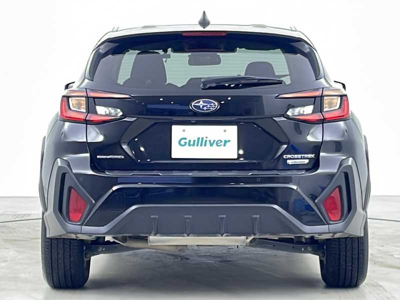 カタログ画像：クロストレック（CROSSTREK） リミテッド 2022年9月 5AA-GUE 2000cc クリスタルブラック・シリカ 燃費15.8km / l バック