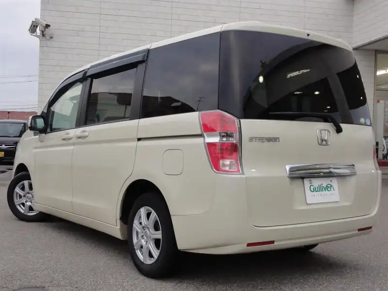 カタログ画像：ステップワゴン（STEPWAGON） Ｇ Ｌパッケージ 2009年10月 DBA-RK2 2000cc プレミアムヒダマリアイボリー・パール 燃費12.6km / l  バック