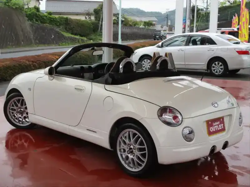 カタログ画像：コペン（COPEN） アルティメットエディションⅡ 2008年12月 ABA-L880K 660cc ホワイト 燃費15.2km / l  バック