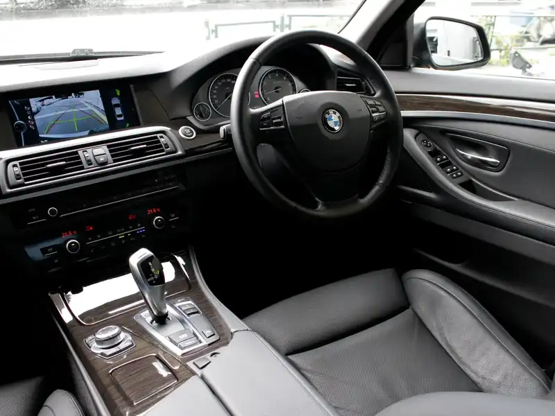 カタログ画像：５シリーズ（5 SERIES） ５３５ｉ 2010年3月 CBA-FR35 3000cc ブラック・サファイア・メタリック 燃費10.6km / l 内装