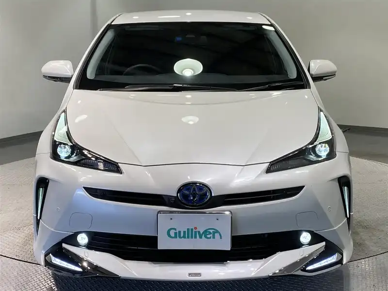 10138851 | カタログ画像：プリウス（PRIUS） Ｓツーリングセレクション・ブラックエディション 2021年6月 6AA-ZVW51 1800cc プラチナホワイトパールマイカorプレシャスブラックパール×プラチナホワイトパールマイカ フロント