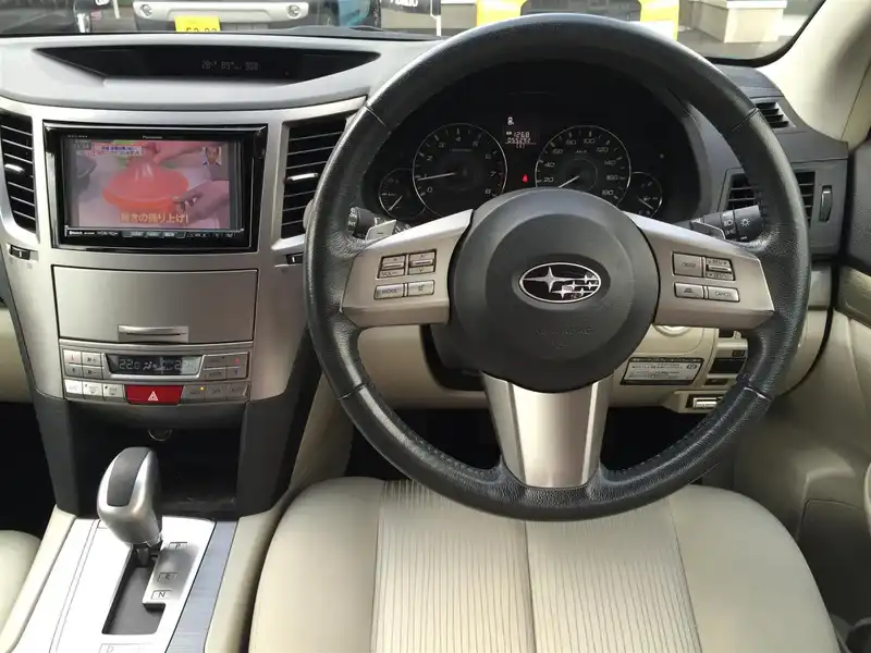 カタログ画像：レガシィツーリングワゴン（LEGACY TOURING WAGON） ２．５ｉ 2011年6月 DBA-BR9 2500cc クリスタルブラック・シリカ 燃費14.0km / l  内装