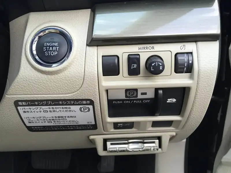 カタログ画像：レガシィツーリングワゴン（LEGACY TOURING WAGON） ２．５ｉ 2011年6月 DBA-BR9 2500cc クリスタルブラック・シリカ 燃費14.0km / l  内装