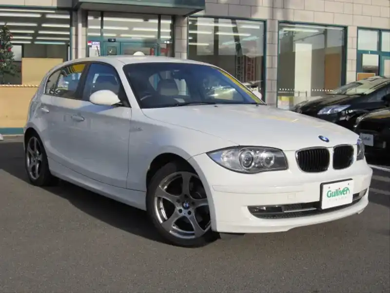 カタログ画像：１シリーズ（1 SERIES） １２０ｉ ハイラインパッケージ 2010年5月 LBA-UD20 2000cc 燃費13.4km / l メイン