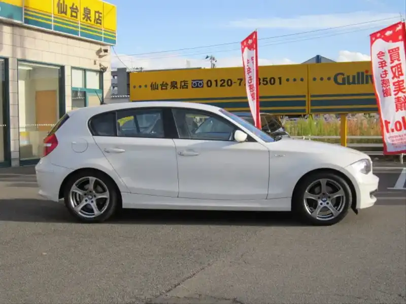 カタログ画像：１シリーズ（1 SERIES） １２０ｉ ハイラインパッケージ 2010年5月 LBA-UD20 2000cc 燃費13.4km / l 外装