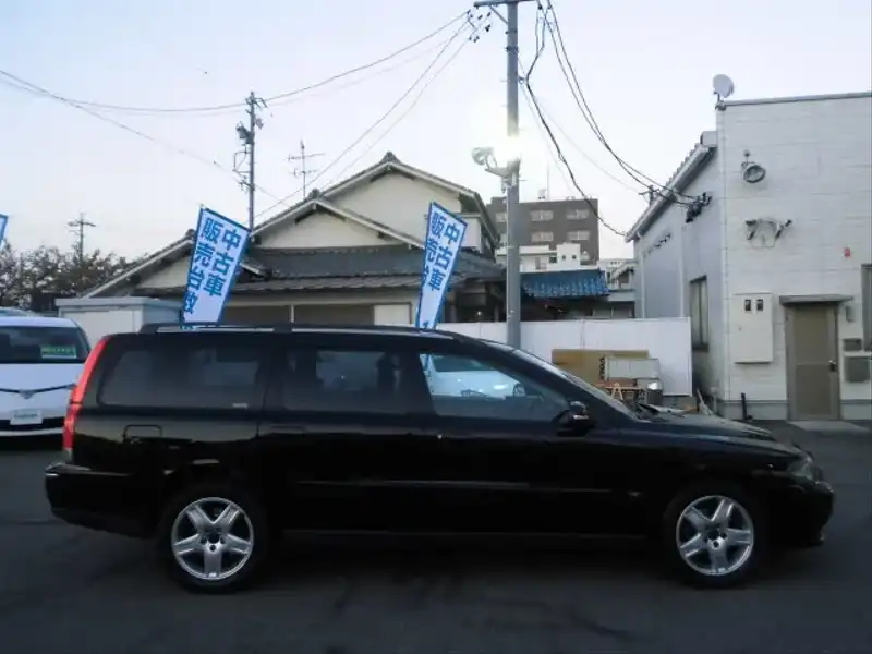 カタログ画像：Ｖ７０（V70） ＳＥ（スペシャルエディション） 2002年6月 LA-SB5244W 2400cc ブラック 燃費9.6km / l  外装