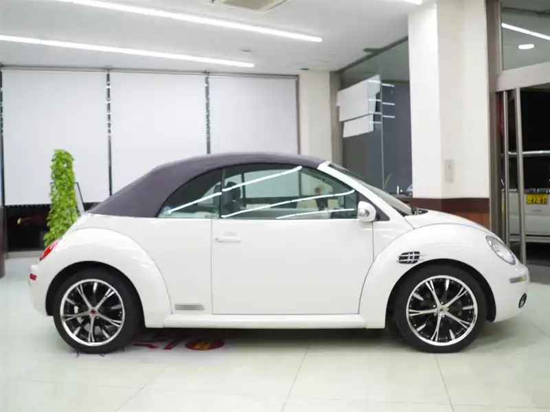 カタログ画像：ニュービートルカブリオレ（NEW BEETLE CABRIOLET） ＬＺ 2009年1月 ABA-1YAZJ 2000cc キャンディホワイト 燃費10.6km / l  外装