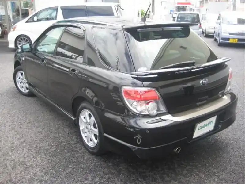 カタログ画像：インプレッサスポーツワゴン（IMPREZA SPORTS WAGON） １．５ｉ ディライトセレクション 2005年12月 LA-GG3 1500cc オブシディアンブラック・パール 燃費16.0km / l  バック