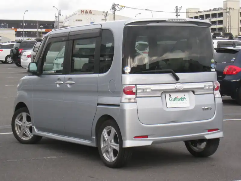 カタログ画像：タント（TANTO） カスタムＶセレクションターボ 2008年12月 CBA-L375S 660cc ブライトシルバーメタリック 燃費19.2km / l  バック