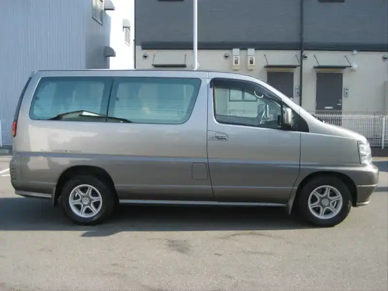 カタログ画像：キャラバンエルグランド（CARAVAN ELGRAND） Ｖ 1998年10月 E-ALWE50 3300cc グリニッシュシルバー（ＰＭ） 燃費6.8km / l  外装