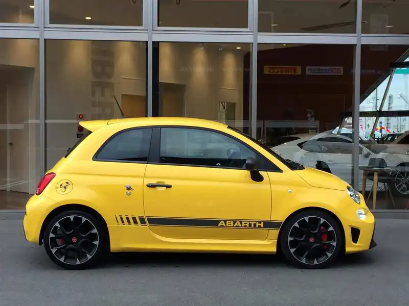 カタログ画像：アバルト５９５（ABARTH 595） コンペティツィオーネ 2017年4月 ABA-31214T 1400cc ジャッロモデナ 燃費13.4km / l 外装