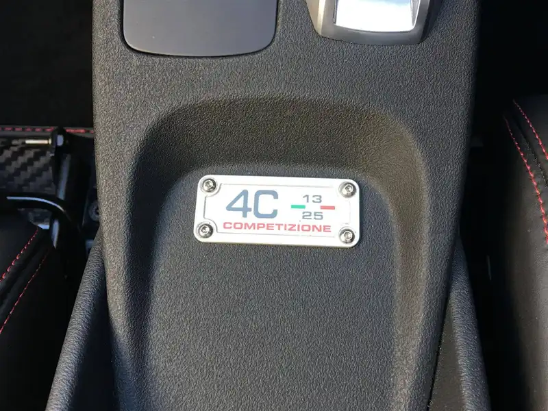 カタログ画像：４Ｃ（4C） コンペティツィオーネ 2019年10月 96018 1800cc ヴェスヴィオ・グレー・マット 燃費12.1km / l 外装