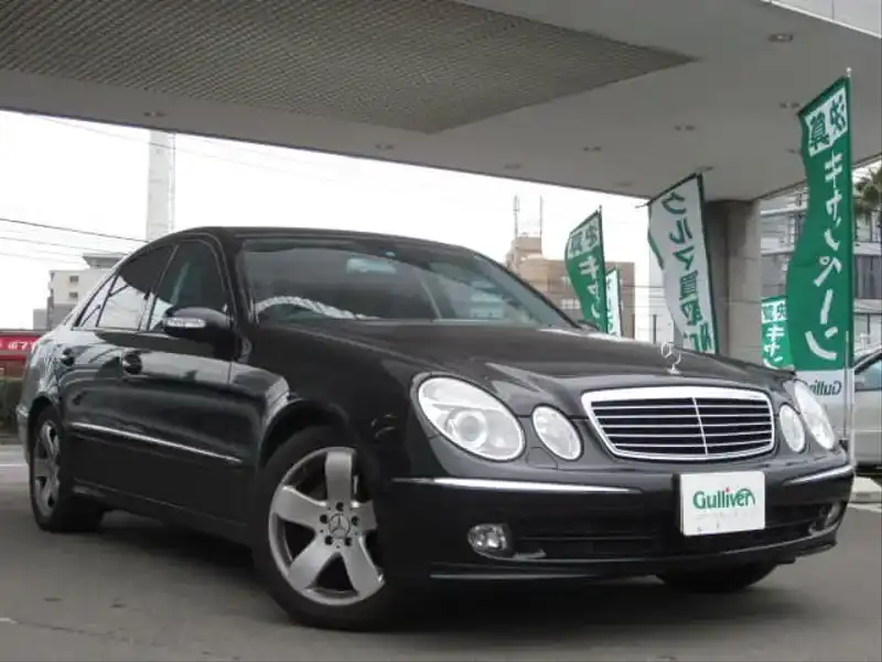 カタログ画像：Ｅクラス（E-CLASS） Ｅ５００ アバンギャルド 2005年8月 CBA-211070 5000cc エメラルドブラック（Ｍ）orオブシディアンブラック（Ｍ） 燃費7.6km / l  メイン