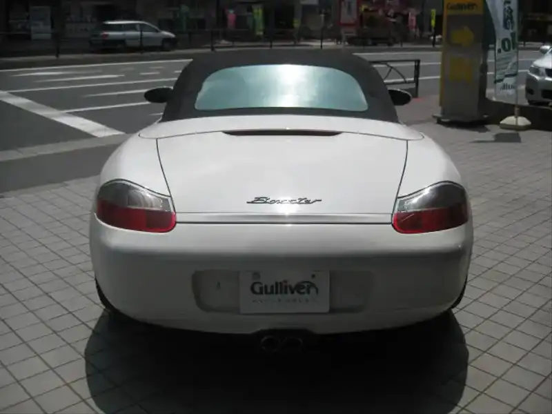 カタログ画像：ボクスター（BOXSTER） ボクスター 2000年10月 GF-98665 2700cc ビアリッツホワイト 燃費8.8km / l  バック