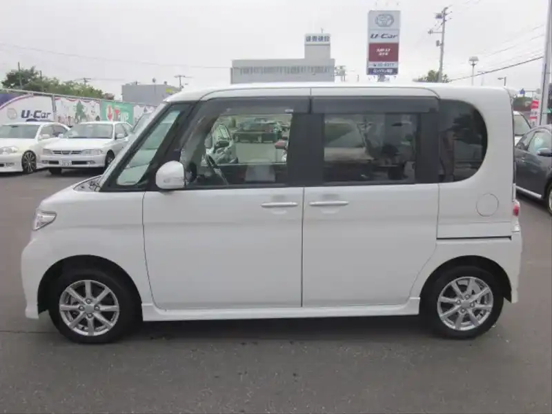 カタログ画像：タント（TANTO） カスタムＸ 2011年6月 DBA-L375S 660cc パールホワイトⅢ 燃費22.5km / l  外装