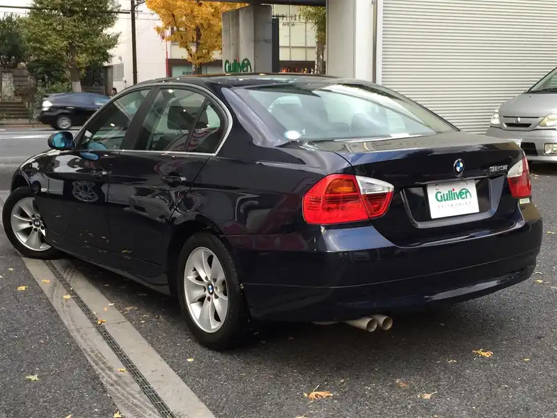 カタログ画像：３シリーズ（3 SERIES） ３２３ｉ ハイラインパッケージ 2006年9月 ABA-VB23 2500cc 燃費9.4km / l  バック