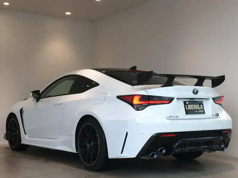 カタログ画像：ＲＣ Ｆ（RC F） パフォーマンスパッケージ 2019年5月 5BA-USC10 5000cc ホワイトノーヴァガラスフレーク 燃費8.5km / l バック