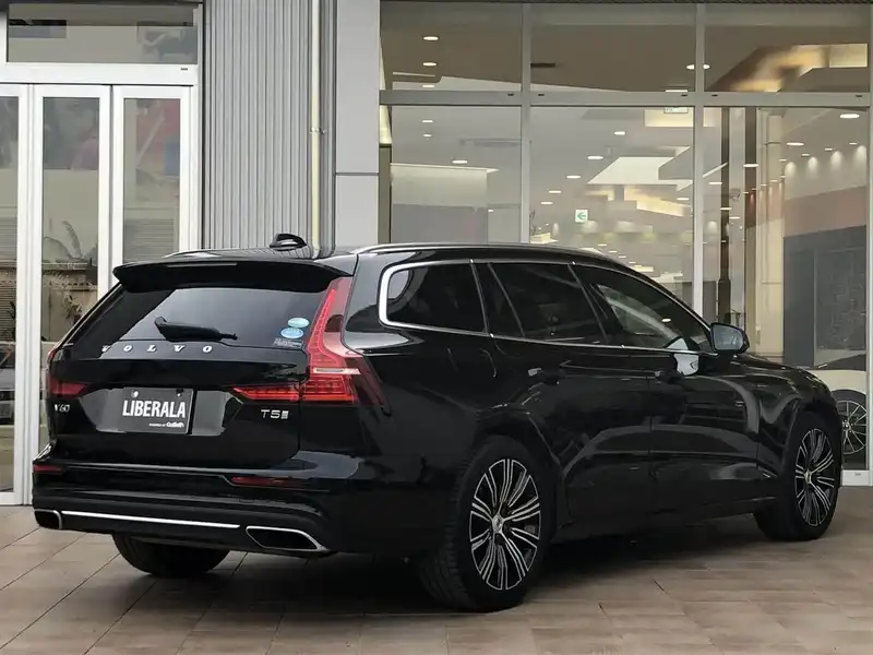 10121924 | カタログ画像：Ｖ６０（V60） Ｔ５ インスクリプション 2019年6月 DBA-ZB420 2000cc ブラック バック