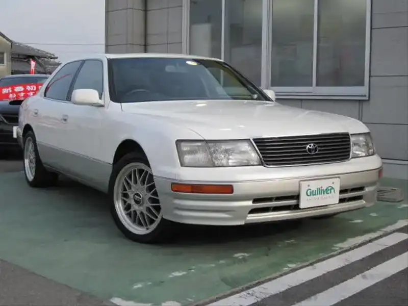 カタログ画像：セルシオ（CELSIOR） Ａ仕様 ｅＲバージョン装着車 1996年8月 E-UCF20 4000cc ホワイトパールマイカトーニングＧ 燃費8.0km / l  メイン