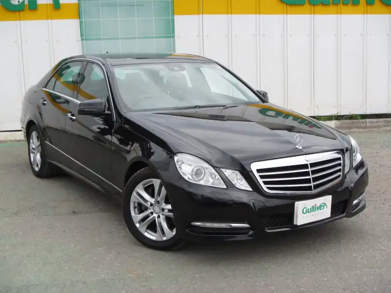 カタログ画像：Ｅクラス（E-CLASS） Ｅ３００ アバンギャルド 2010年8月 DBA-212054C 3000cc ブラック（Ｓ）orオブシディアンブラック（Ｍ） 燃費9.6km / l  メイン