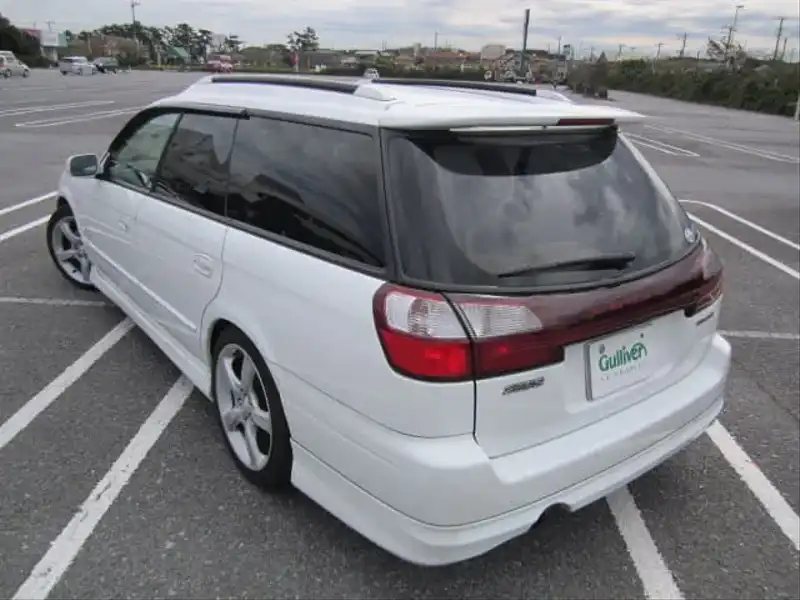 カタログ画像：レガシィツーリングワゴン（LEGACY TOURING WAGON） ２５０Ｓ 2002年5月 TA-BH9 2500cc ピュアホワイト 燃費11.8km / l  バック