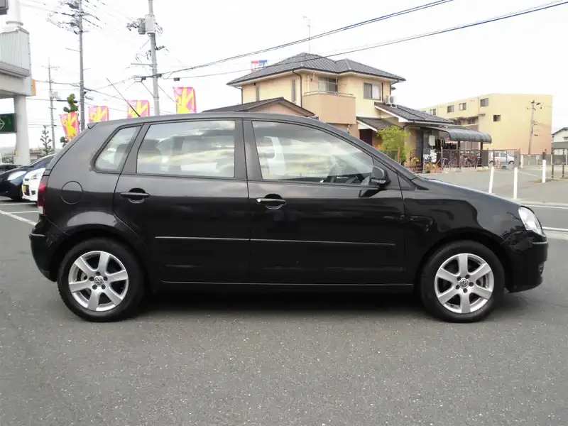 カタログ画像：ポロ（POLO） １．６ スポーツライン 2007年12月 ABA-9NBTS 1600cc ブラックマジックパールエフェクト 燃費14.6km / l  外装