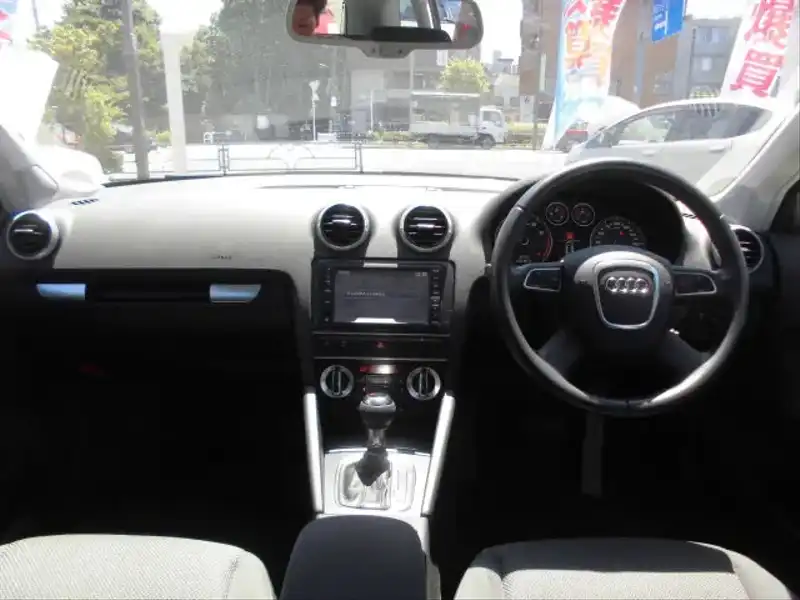 カタログ画像：Ａ３（A3） スポーツバック１．４ＴＦＳＩ 2014年8月 DBA-8VCXS 1400cc グレイシアホワイトメタリック 燃費19.5km / l 内装