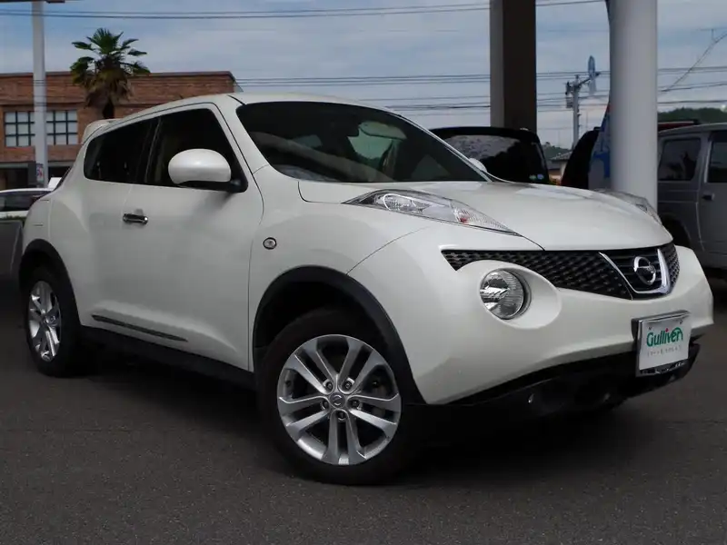 カタログ画像：ジューク（JUKE） １６ＧＴ ＦＯＵＲ タイプＶ 2012年6月 CBA-NF15 1600cc ブリリアントホワイトパール（３Ｐ） 燃費12.6km / l メイン