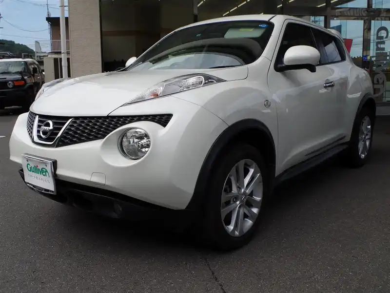 カタログ画像：ジューク（JUKE） １６ＧＴ ＦＯＵＲ タイプＶ 2013年8月 CBA-NF15 1600cc ブリリアントホワイトパール（３Ｐ） 燃費12.6km / l 外装