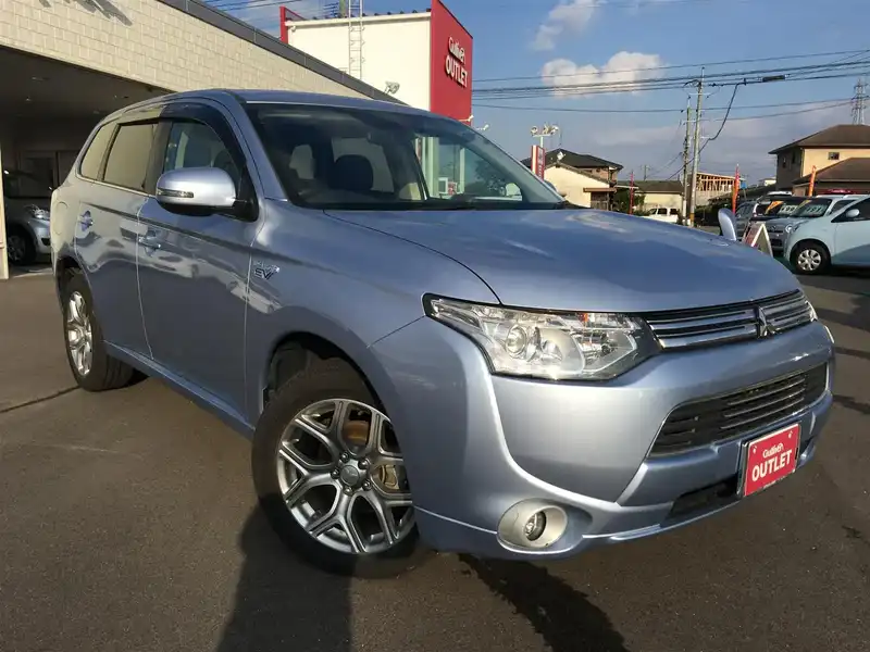 カタログ画像：アウトランダーＰＨＥＶ（OUTLANDER PHEV） Ｇセーフティパッケージ 2013年1月 DLA-GG2W 2000cc テクニカルシルバーメタリック メイン（その他）