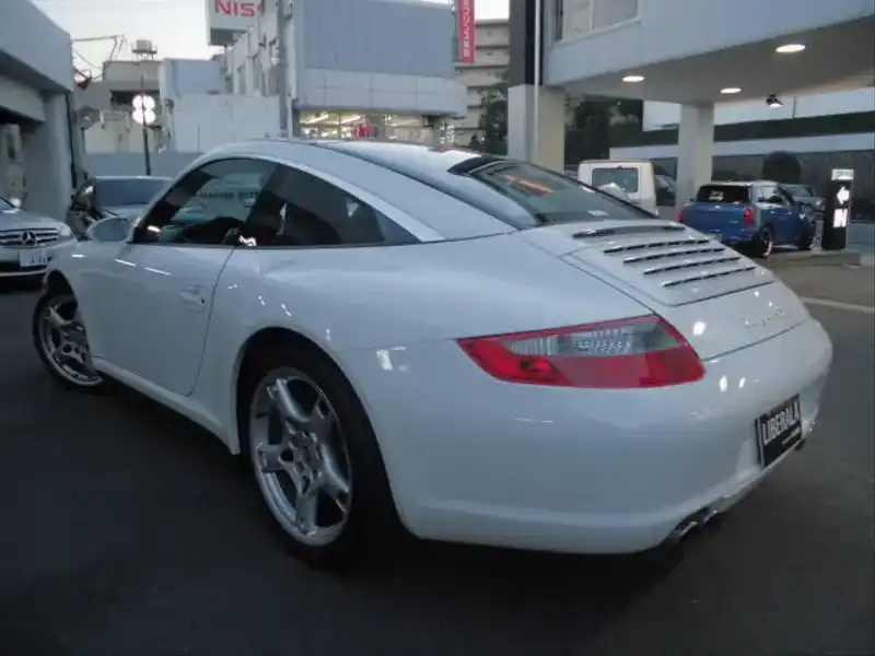 カタログ画像：９１１（911） ９１１タルガ４Ｓ 2007年8月 ABA-997M9701 3800cc キャララホワイト バック