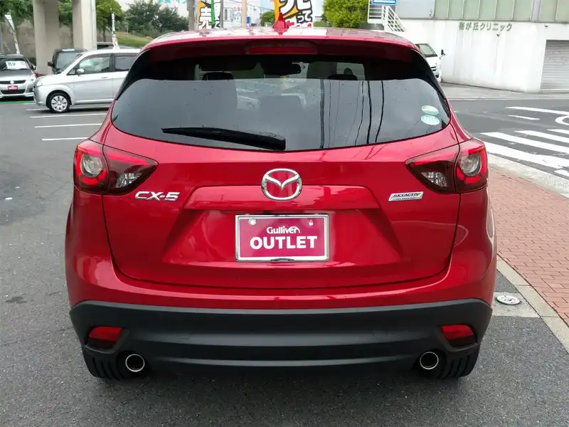 カタログ画像：ＣＸ－５（CX-5） ２０Ｓ 2015年1月 DBA-KEEFW 2000cc ソウルレッドプレミアムメタリック 燃費16.4km / l バック