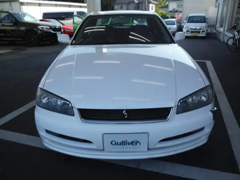 カタログ画像：スカイライン（SKYLINE） ＧＴスペシャルエディション 2000年8月 GF-HR34 2000cc ホワイト 燃費11.4km / l  フロント