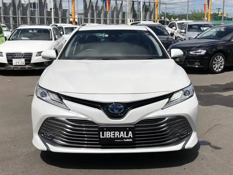 カタログ画像：カムリ（CAMRY） Ｇ 2017年7月 DAA-AXVH70 2500cc プラチナホワイトパールマイカ 燃費28.4km / l フロント